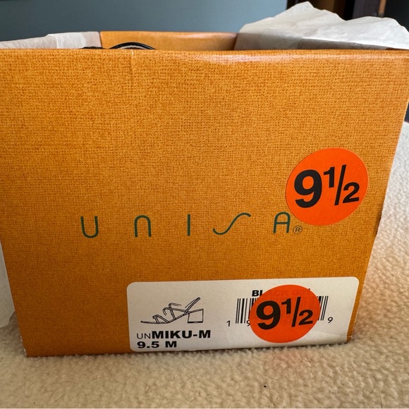 NEW IN BOX!!! Unisa Miku Strappy Sandal - Picture 5 of 5